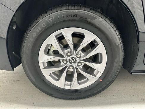 Used 2025 Toyota Sienna LE image 68