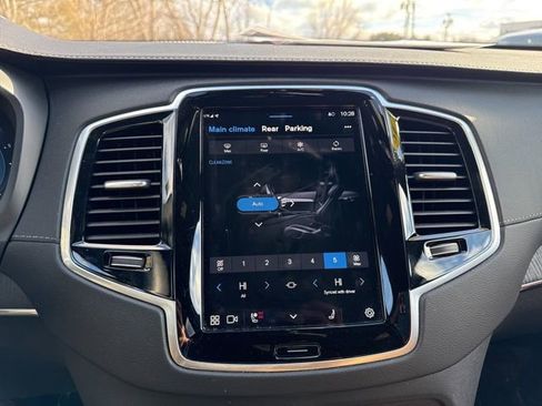 Certified 2024 Volvo XC90 T8 Ultimate w/ Protection Package image 29