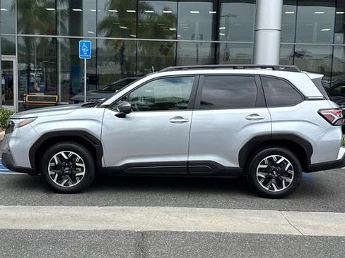 Certified 2025 Subaru Forester Premium w/ Convenience Package #1 AWD/4WD image 9