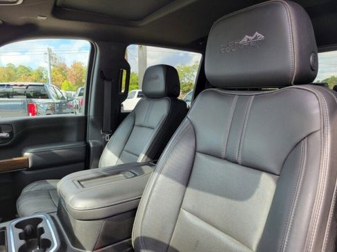 Used 2022 Chevrolet Silverado 2500 High Country w/ Z71 Off-Road Package image 9