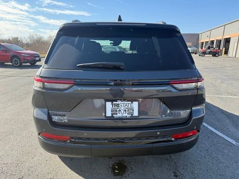 Used 2023 Jeep Grand Cherokee Altitude image 5