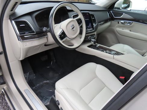 Used 2018 Volvo XC90 T6 Momentum w/ Convenience Package image 15