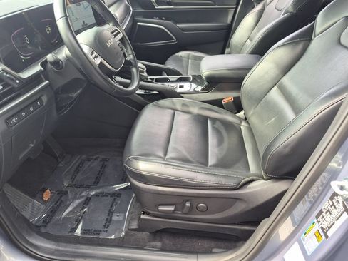 Used 2025 Kia Telluride S FWD image 21