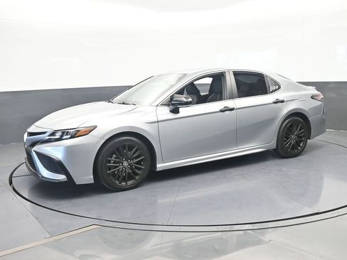 Used 2023 Toyota Camry SE FWD image 2