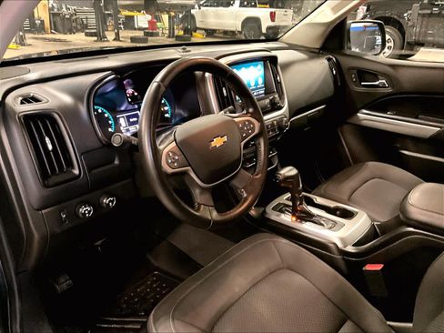 Used 2021 Chevrolet Colorado LT w/ LT Convenience Package image 8