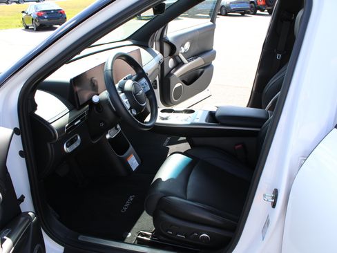 Used 2023 Genesis GV60 Advanced AWD/4WD image 20
