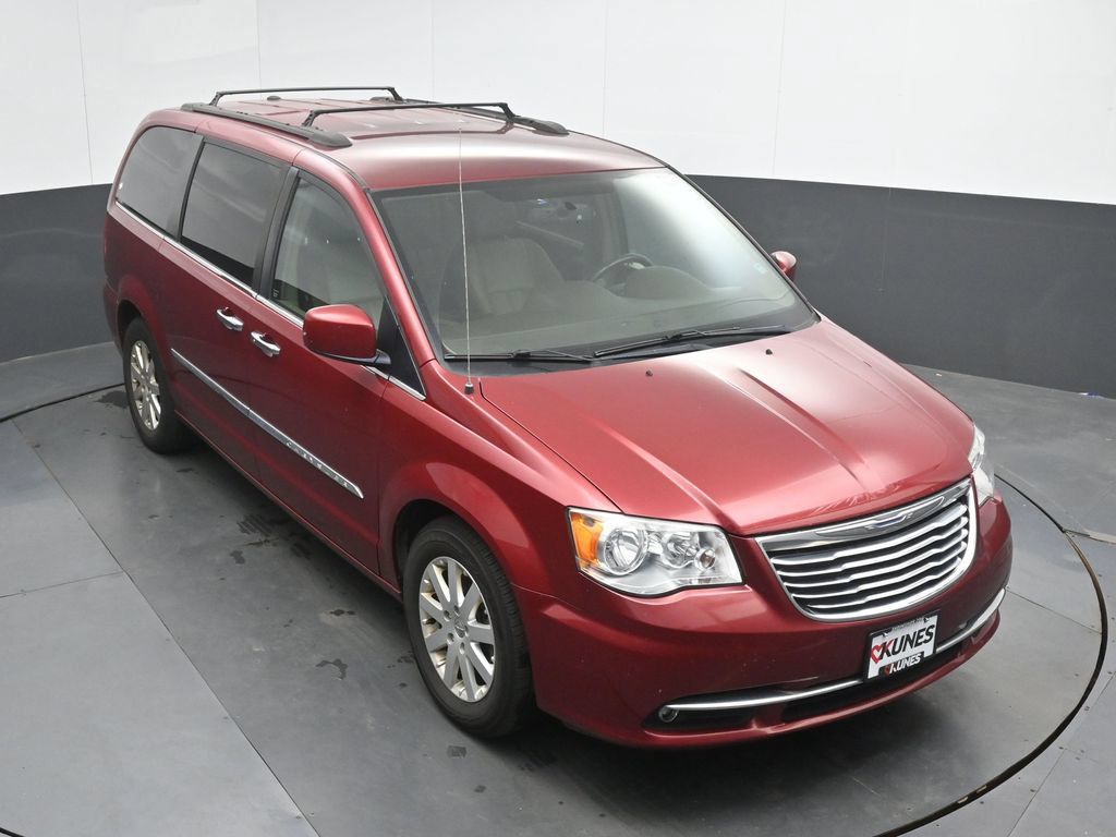 Used 2016 Chrysler Town & Country Touring w/ Driver Convenience Group FWD image 28