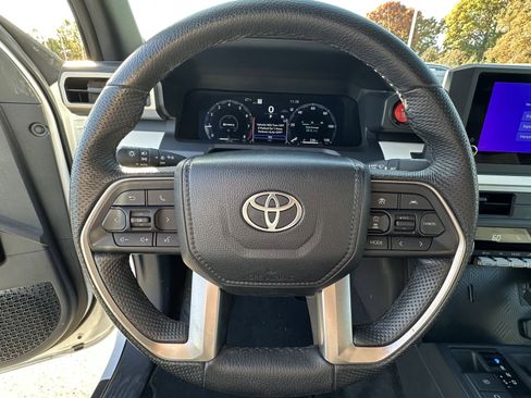 Used 2024 Toyota Tacoma TRD Off-Road image 19