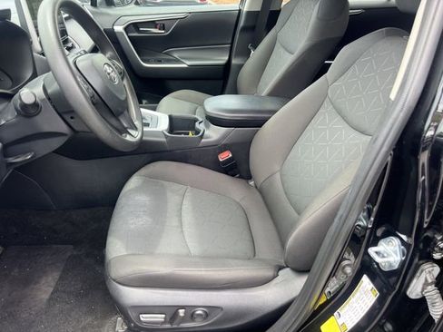 Used 2024 Toyota RAV4 XLE FWD image 9