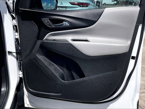Used 2022 Chevrolet Equinox LS w/ LS Convenience Package FWD image 29