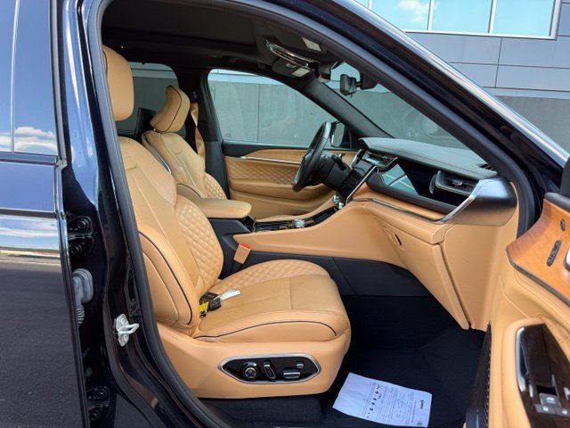 Used 2024 Jeep Grand Cherokee L Summit AWD/4WD image 10