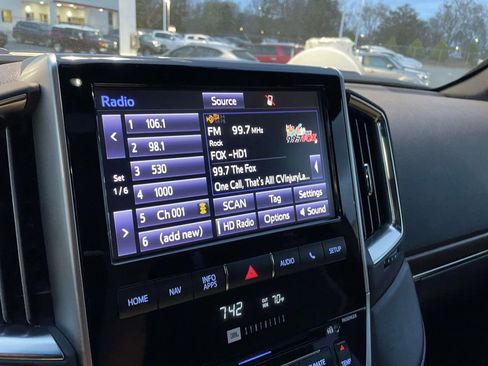 Used 2020 Toyota Land Cruiser Heritage Edition image 39