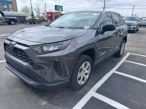 Used 2022 Toyota RAV4 LE image 1