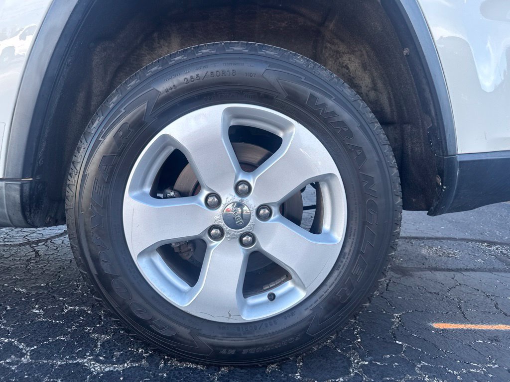 Used 2012 Jeep Grand Cherokee Laredo AWD/4WD image 11