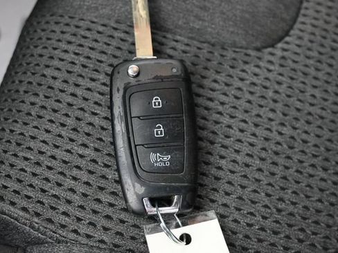 Used 2020 Hyundai Santa Fe SE FWD image 25