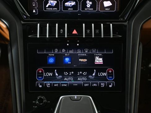 Used 2021 Lamborghini Urus AWD/4WD image 21