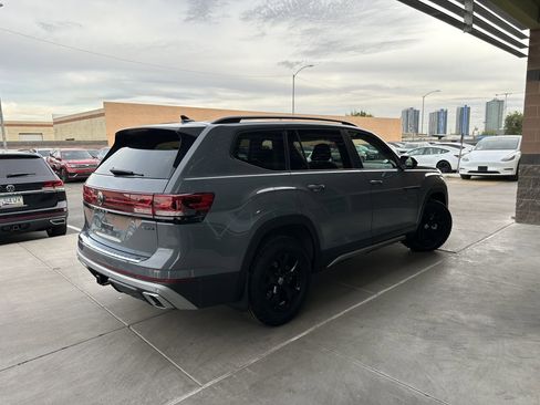 Used 2024 Volkswagen Atlas Peak Edition SE image 3