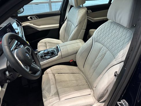 New 2026 BMW X7 M60i image 12