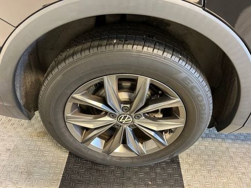 Certified 2022 Volkswagen Tiguan SE FWD image 14