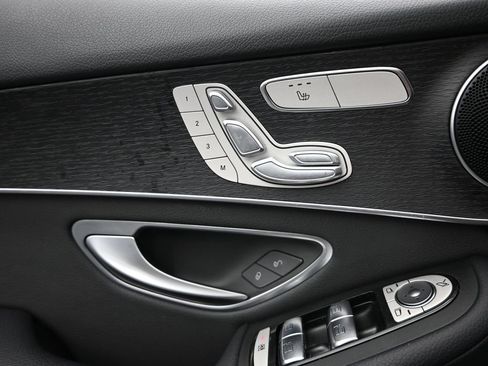 Used 2021 Mercedes-Benz GLC 300 4MATIC image 17