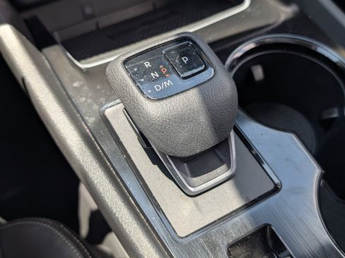 Used 2025 Nissan Rogue SL w/ Tech Package AWD/4WD image 32
