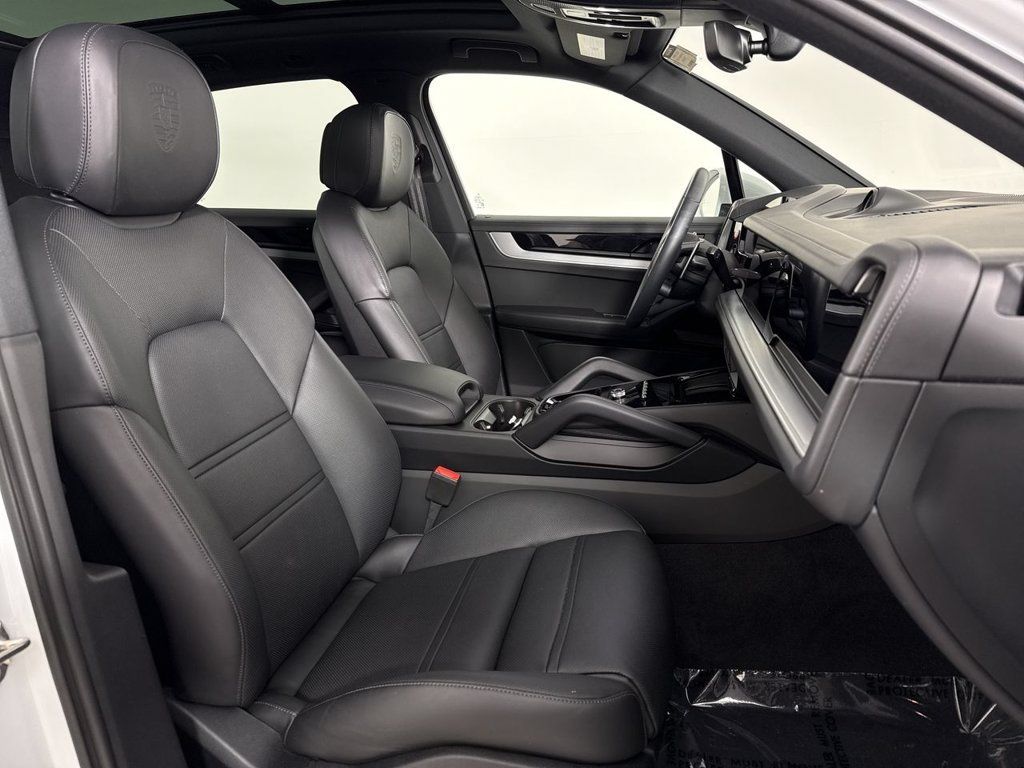 Certified 2026 Porsche Cayenne AWD/4WD image 24