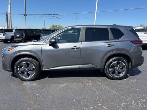 Used 2024 Nissan Rogue SV FWD image 8