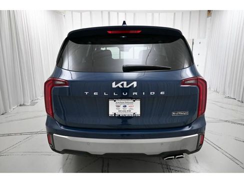 New 2025 Kia Telluride S image 6