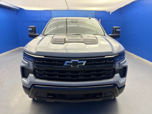 Used 2024 Chevrolet Silverado 1500 LT Trail Boss w/ Convenience Package II AWD/4WD image 3
