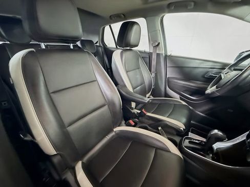 Used 2019 Chevrolet Trax Premier w/ Midnight Edition AWD/4WD image 30