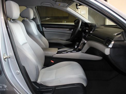 Used 2019 Honda Accord LX image 27