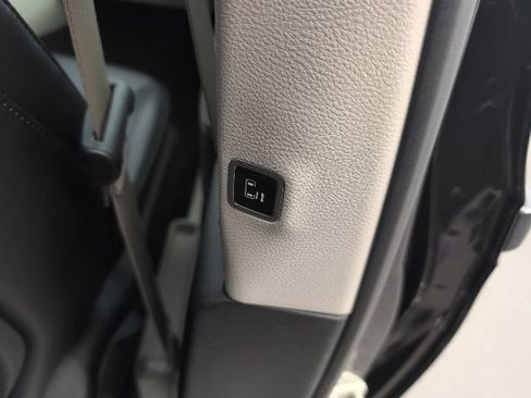 Used 2024 Chrysler Pacifica Touring-L FWD image 14