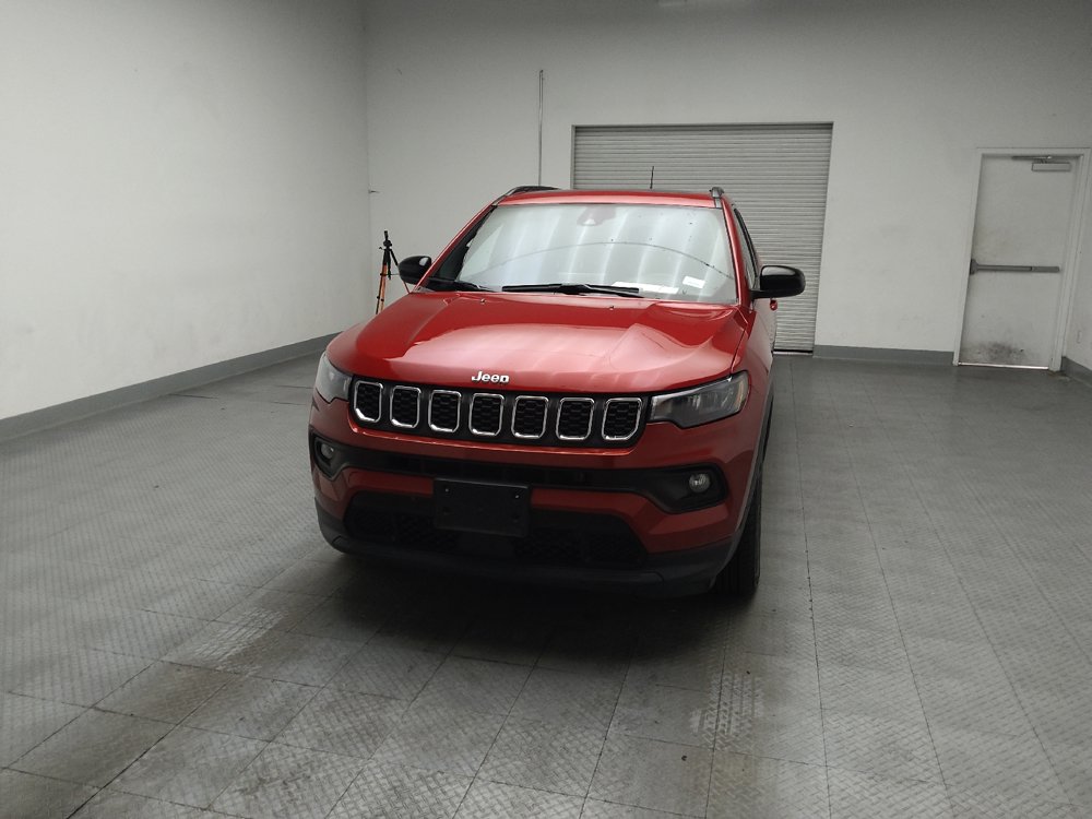 Used 2025 Jeep Compass Latitude w/ Sun & Sound Group AWD/4WD image 15