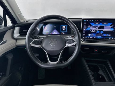 Certified 2025 Volkswagen Tiguan SE AWD/4WD image 15