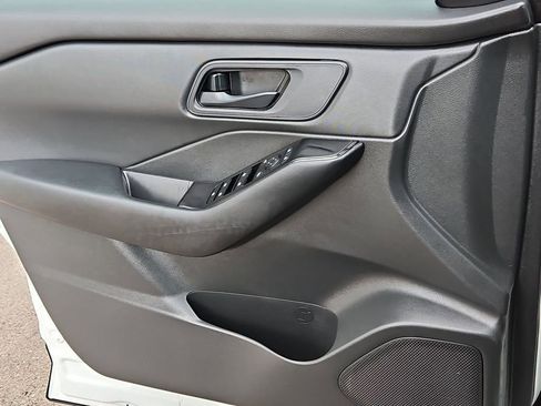 Used 2025 Nissan Rogue S image 13