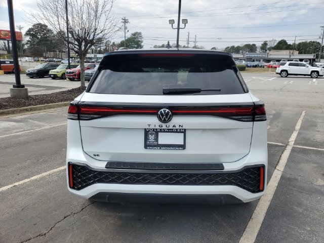 New 2026 Volkswagen Tiguan SE R-Line FWD image 5