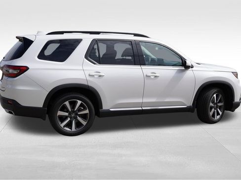Used 2023 Honda Pilot Touring image 4