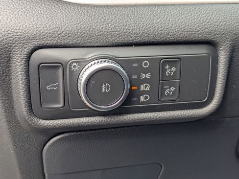 Used 2022 Ford Explorer XLT w/ Equipment Group 202A image 14