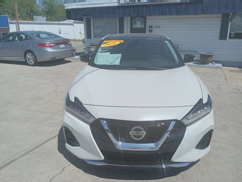 Used 2021 Nissan Maxima Platinum image 2