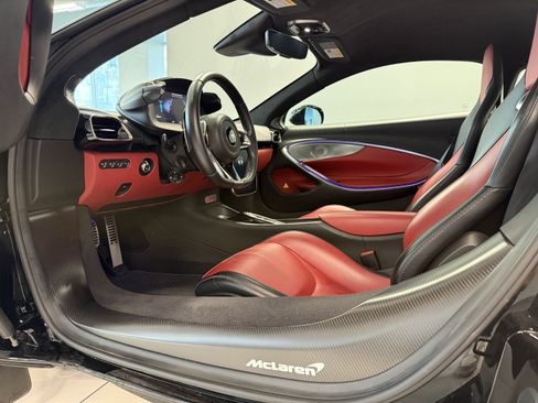 Used 2023 McLaren Artura RWD image 21