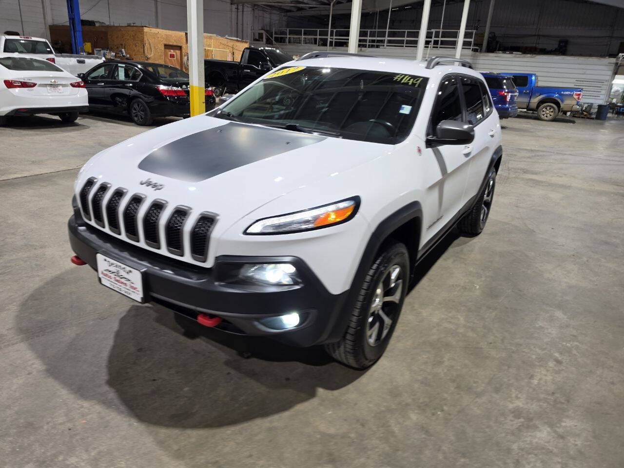 Used 2017 Jeep Cherokee Trailhawk w/ Comfort/Convenience Group AWD/4WD image 2
