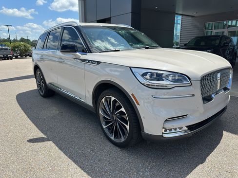 Used 2021 Lincoln Aviator Reserve w/ Equipment Group 202A AWD/4WD image 3