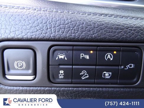 Used 2022 GMC Yukon XL Denali AWD/4WD image 23