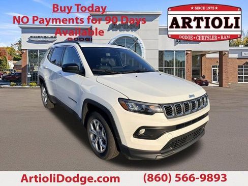 Used 2024 Jeep Compass Latitude AWD/4WD image 1