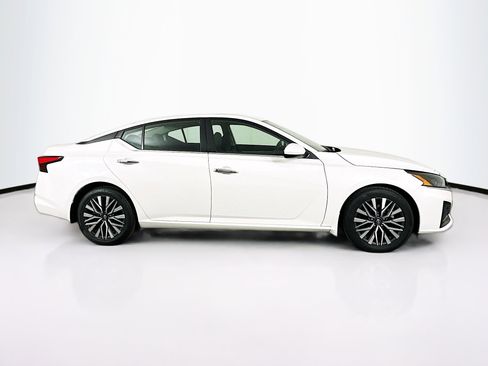 Used 2023 Nissan Altima 2.5 SV w/ SV Premium Package FWD image 10