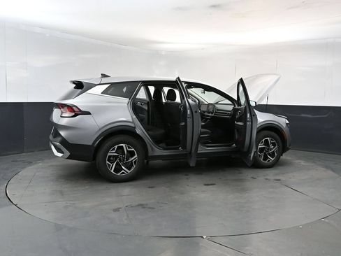 Used 2025 Kia Sportage LX AWD/4WD image 26