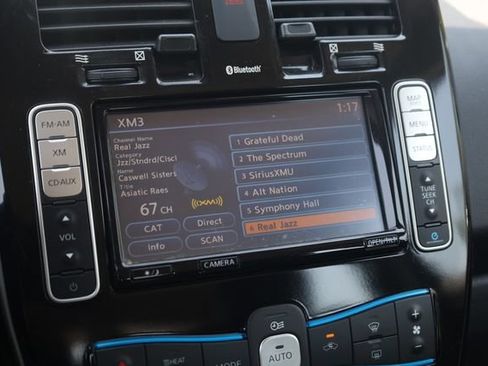 Used 2015 Nissan Leaf SL w/ Premium Package FWD image 18