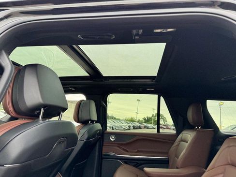 New 2025 Lincoln Navigator L Reserve image 11