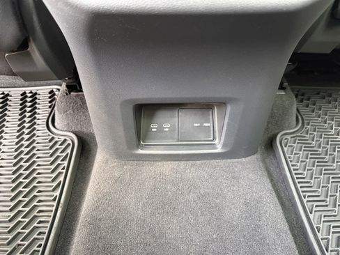 Used 2024 Volkswagen Atlas SE image 28