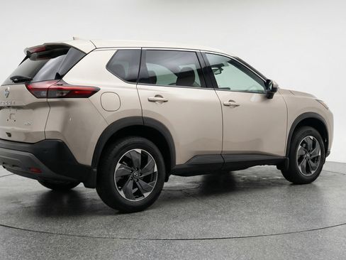 Used 2025 Nissan Rogue SV image 9